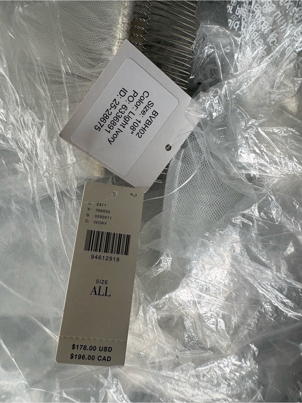 Anthropologie BHLDN Magdelena Cathedral Veil
- Elegant Long Tulle Veil - Picture 2 of 7